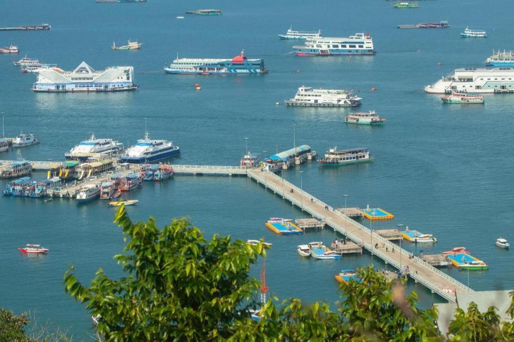 The Green View Pattaya Exterior photo